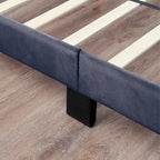Lit plateforme en velours gris avec tête de lit bibliothèque et port USB – Gris, 3 étagères de rangement, Grand lit / Très grand lit / Très grand lit californien, 2 places