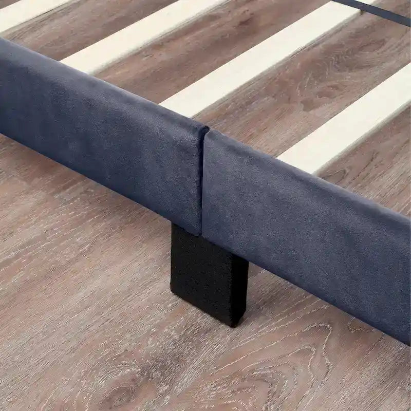 Lit plateforme en velours gris avec tête de lit bibliothèque et port USB – Gris, 3 étagères de rangement, Grand lit / Très grand lit / Très grand lit californien, 2 places